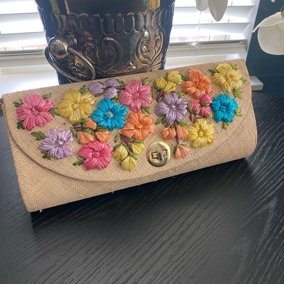 American Vintage Handbags - 1960s Raffia Clutch